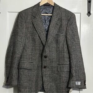 Gray Wool Sport Coat with Classic Plaid Design